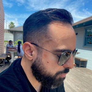 Meet your Posher, Akis